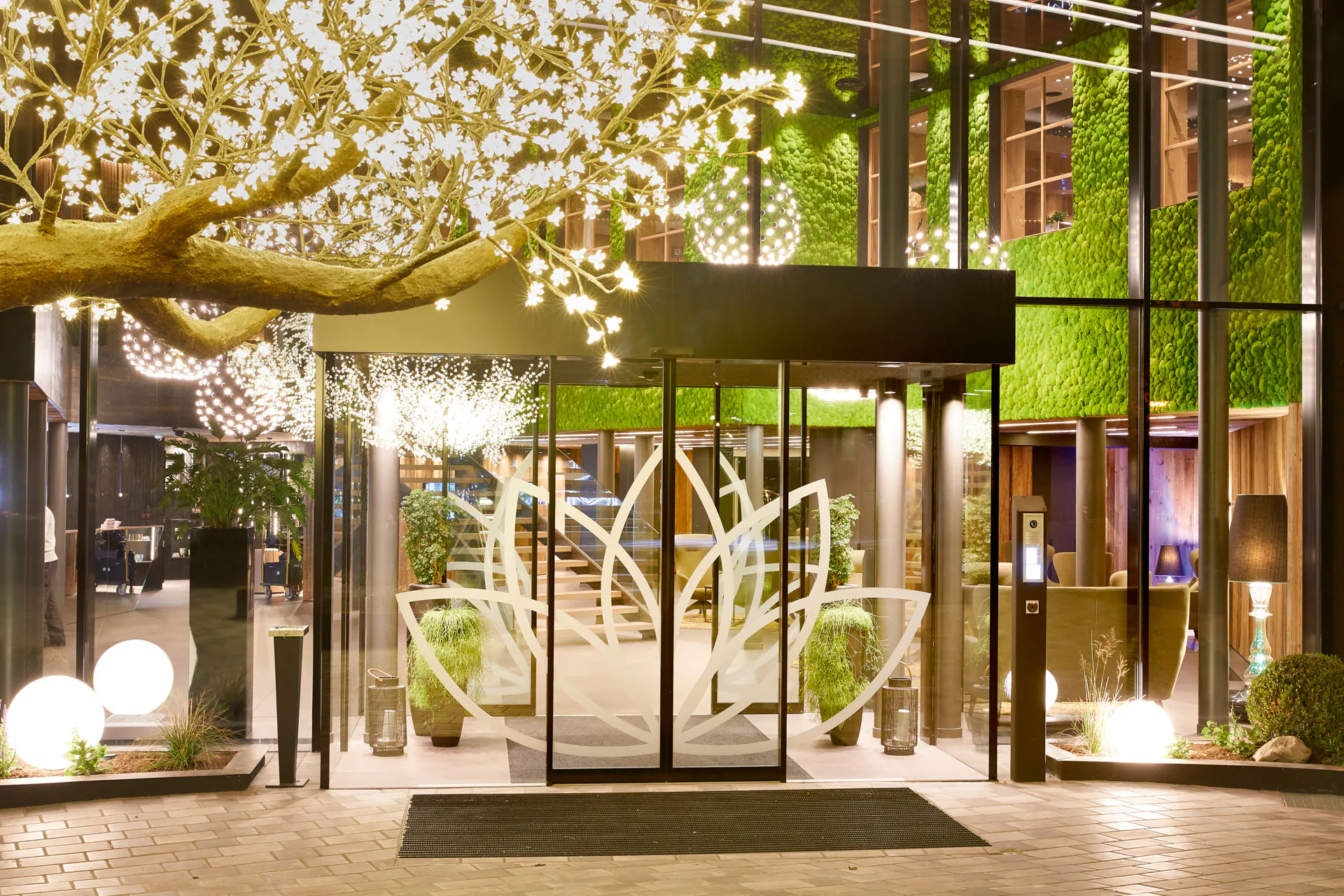 Hotel Amonti & Lunaris, South Tyrol — 60 m² Pole Moss & Bun Moss in the 5-star lobby