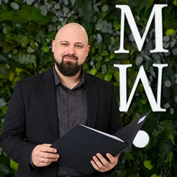 Julian Morhard — MOOSMOOS Consultancy