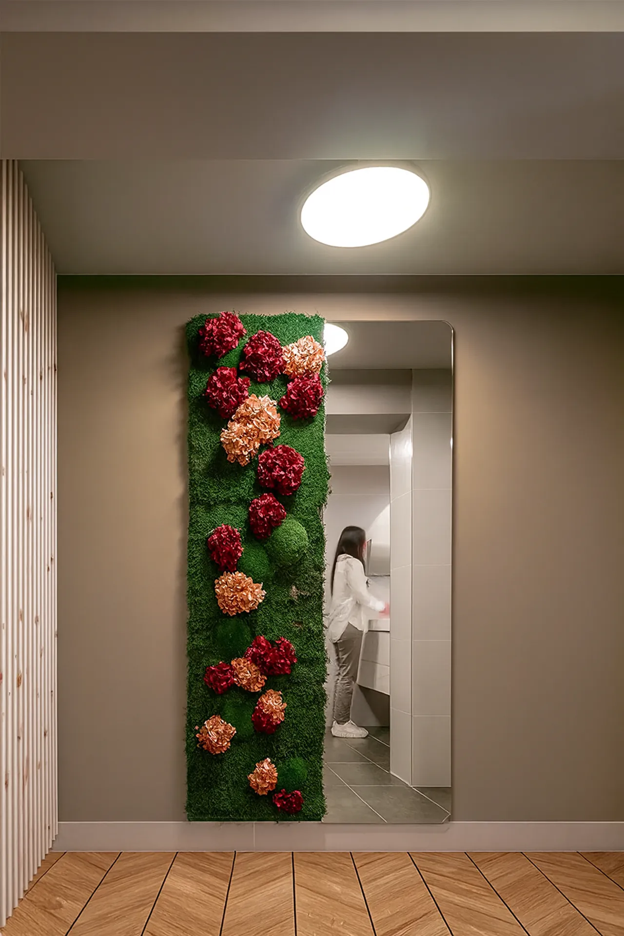 Modern Floral Wall for the Entrance Hall — Wall greenery by MOOSMOOS