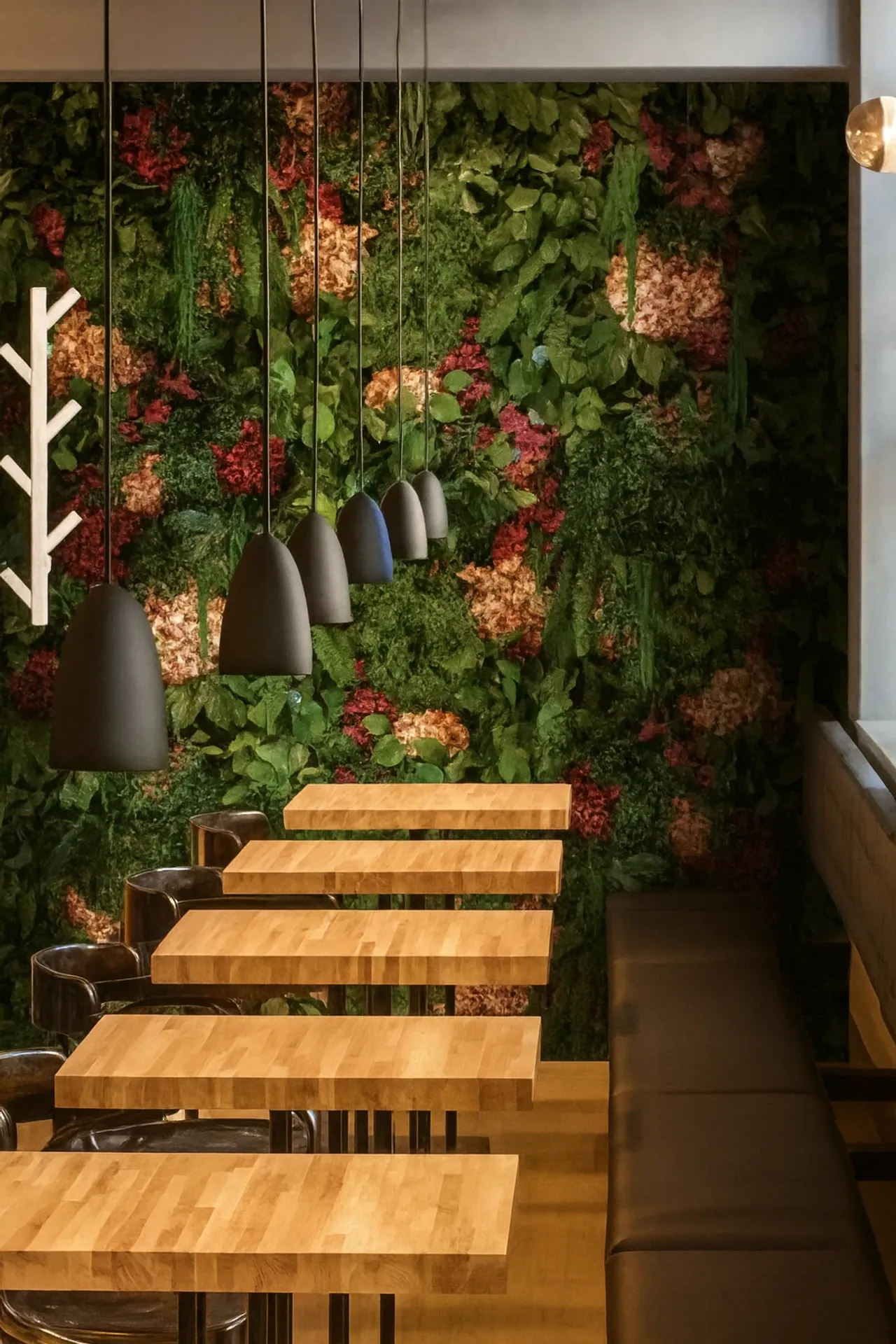 Hanging Garden Office Modern — Ceiling greenery by MOOSMOOS