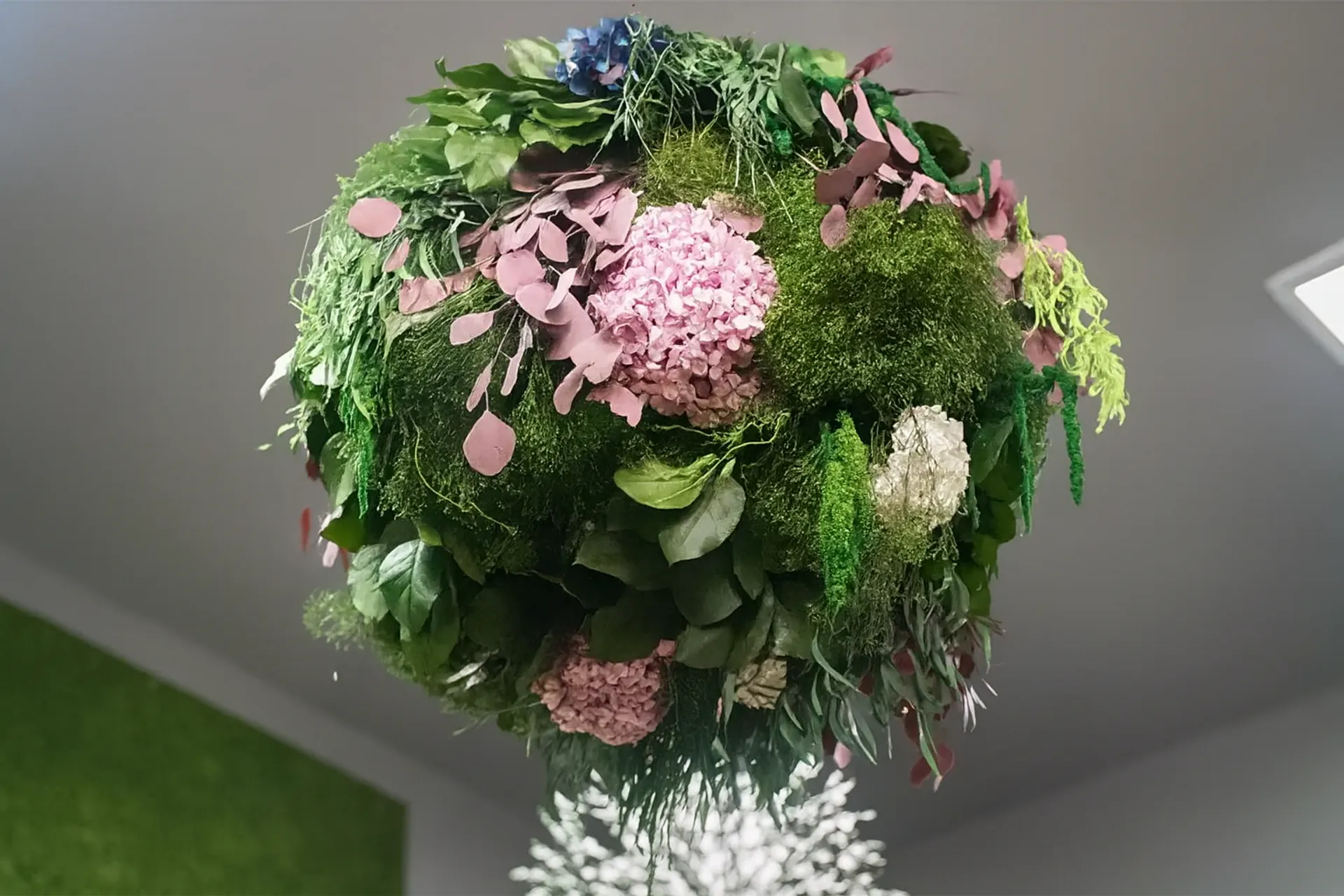 Hanging Garden: Hanging Moss Installation with Flowers — Ceiling greenery by MOOSMOOS