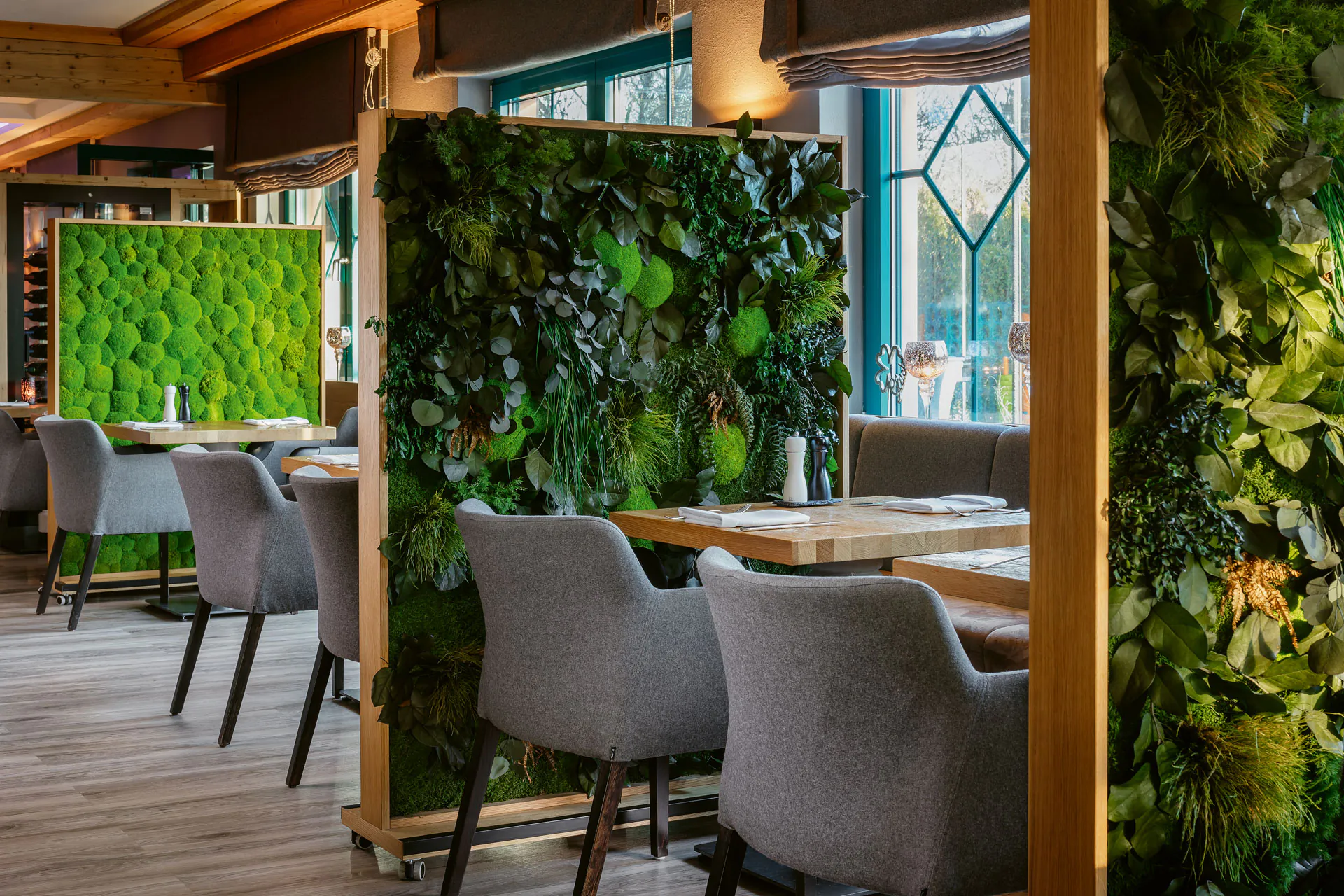 Acoustic panels and table dividers made of foam in the meeting area