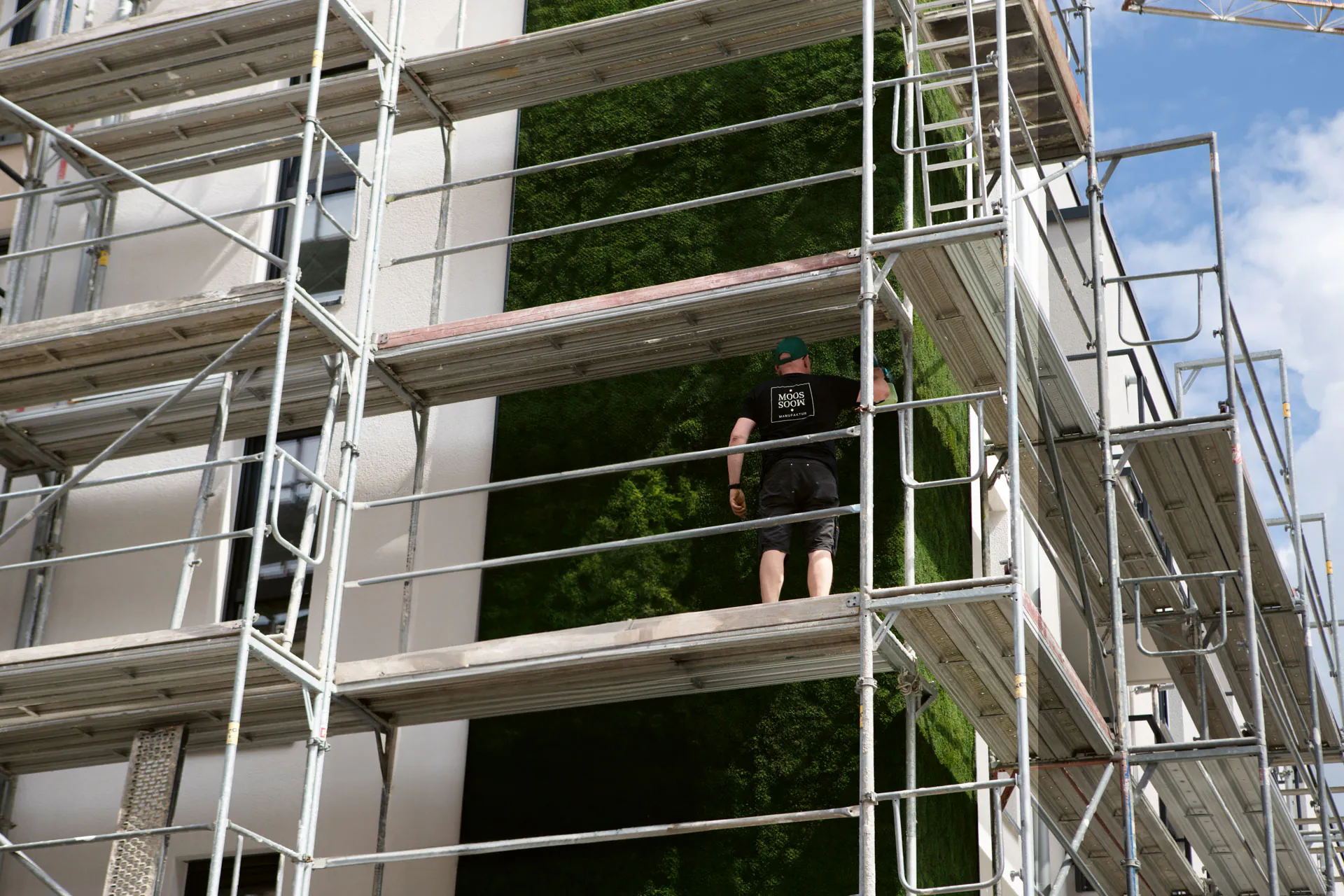 Installation of the Greenovation system — moss-based green facades in the city