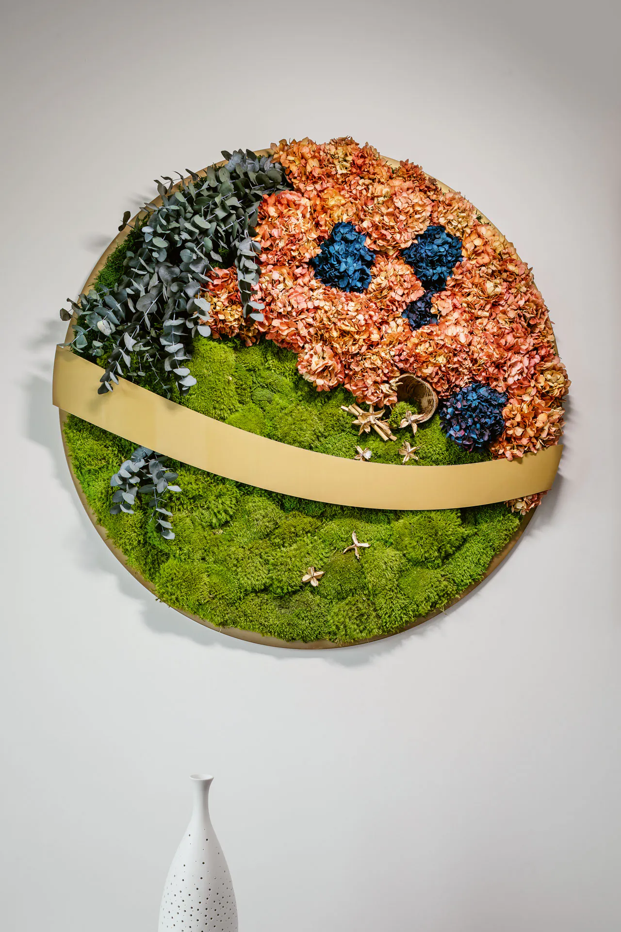 Round moss picture — Planet Earth as an art object made from preserved moss