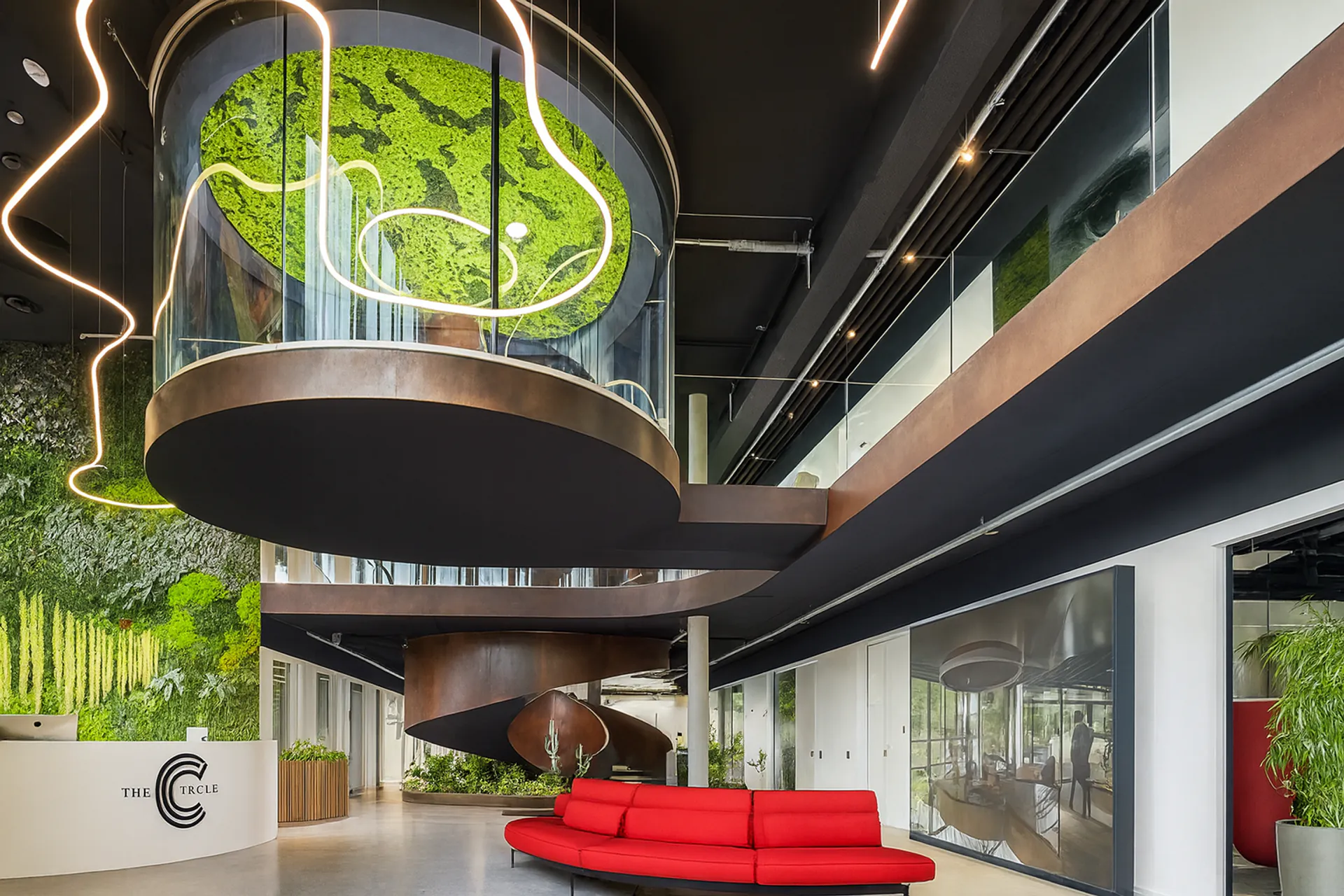 Hanging Garden Modern Office Lobby — Ceiling greenery by MOOSMOOS