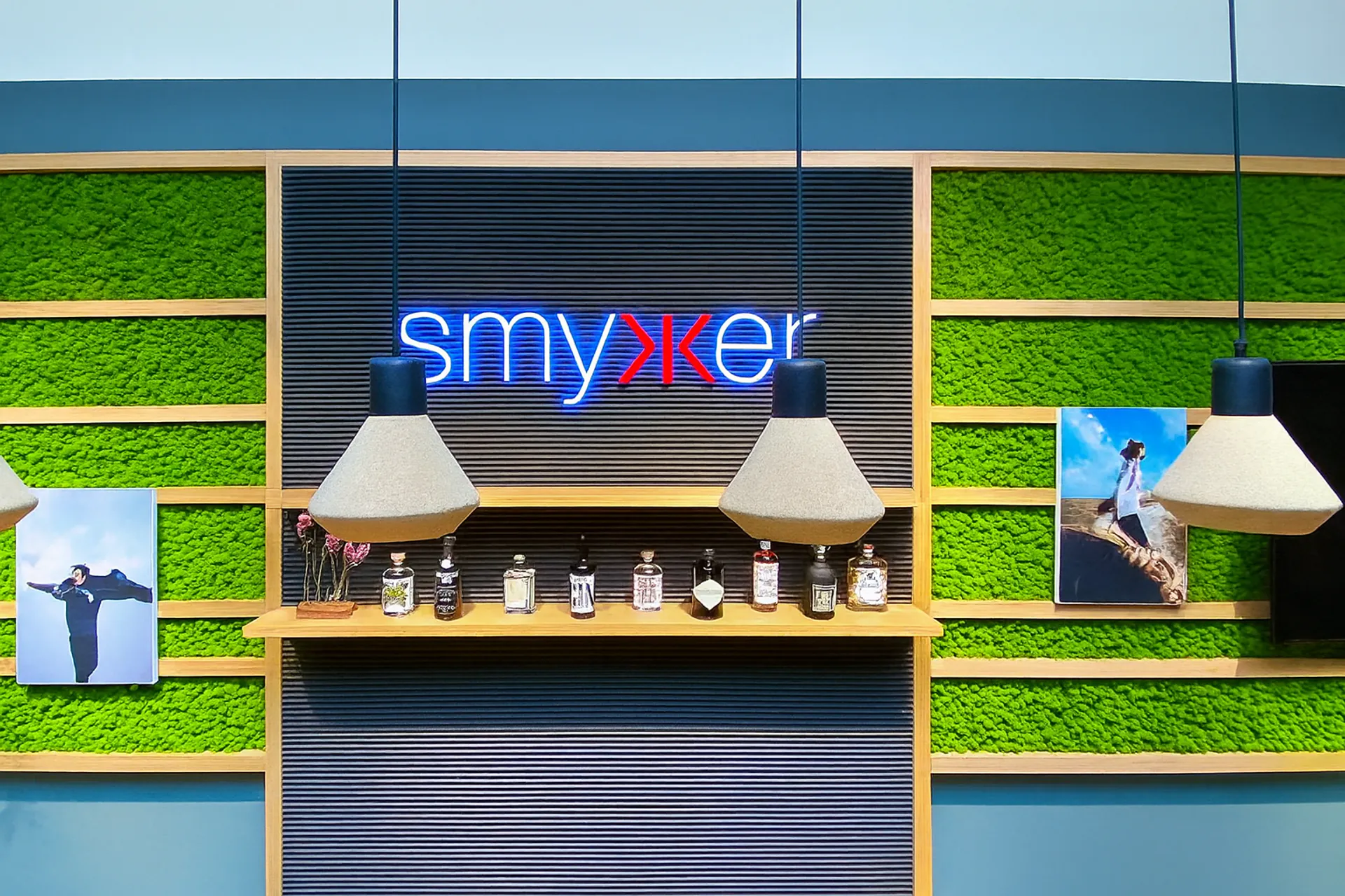 Logo made of moss – Showroom reception logo — Logo made of moss by MOOSMOOS