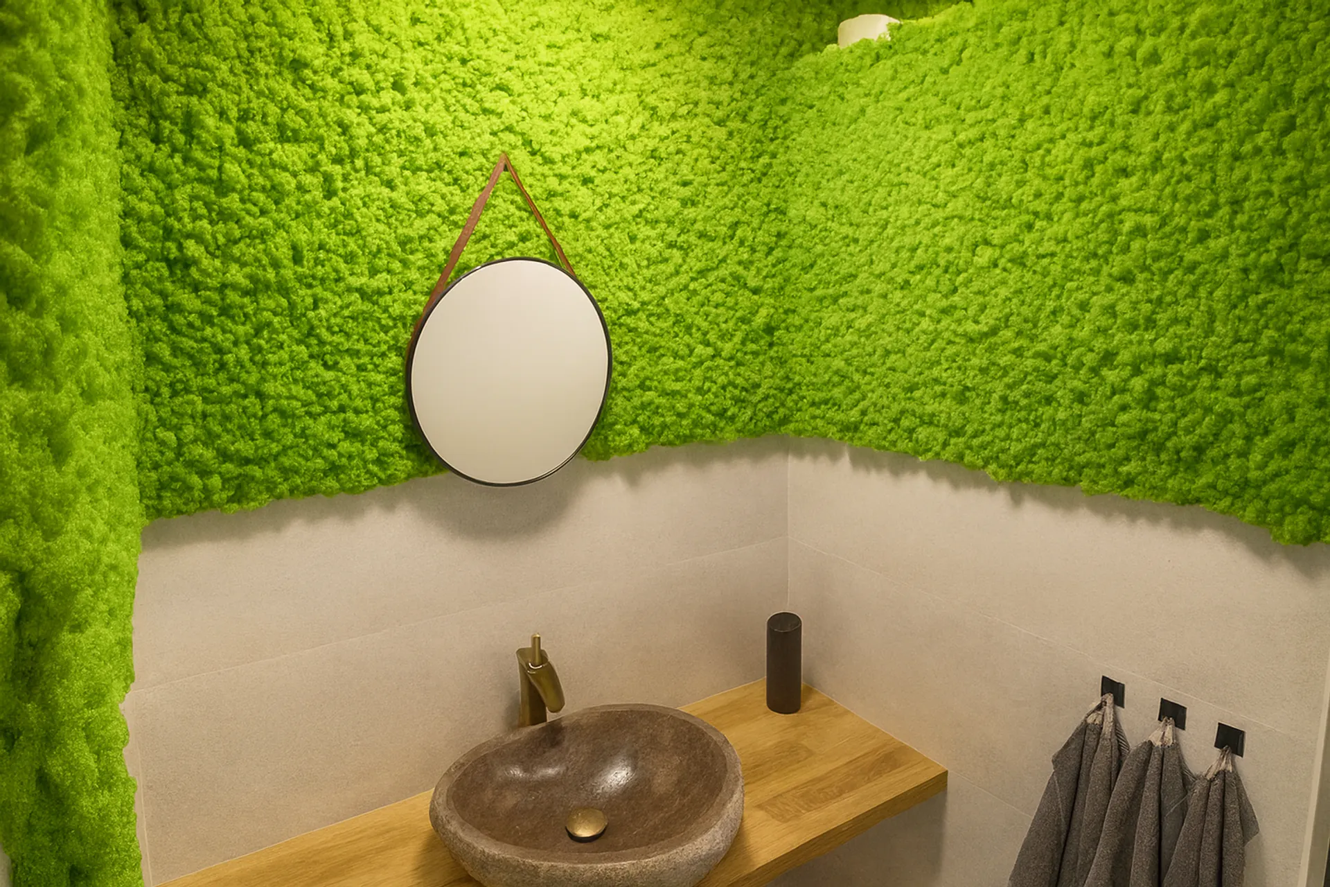 Moss wall in a bathroom, surgery or wash area — Wall greenery by MOOSMOOS