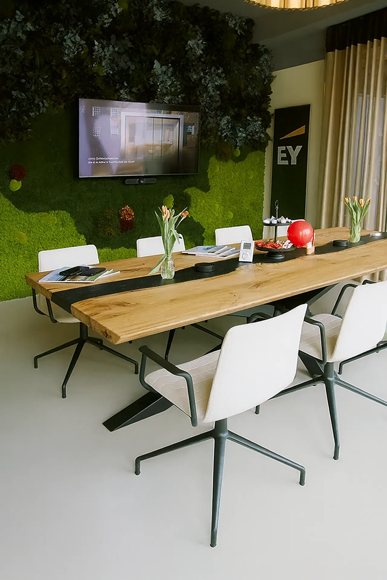 Modern Moss Wall for Meeting Rooms — Wall greenery by MOOSMOOS