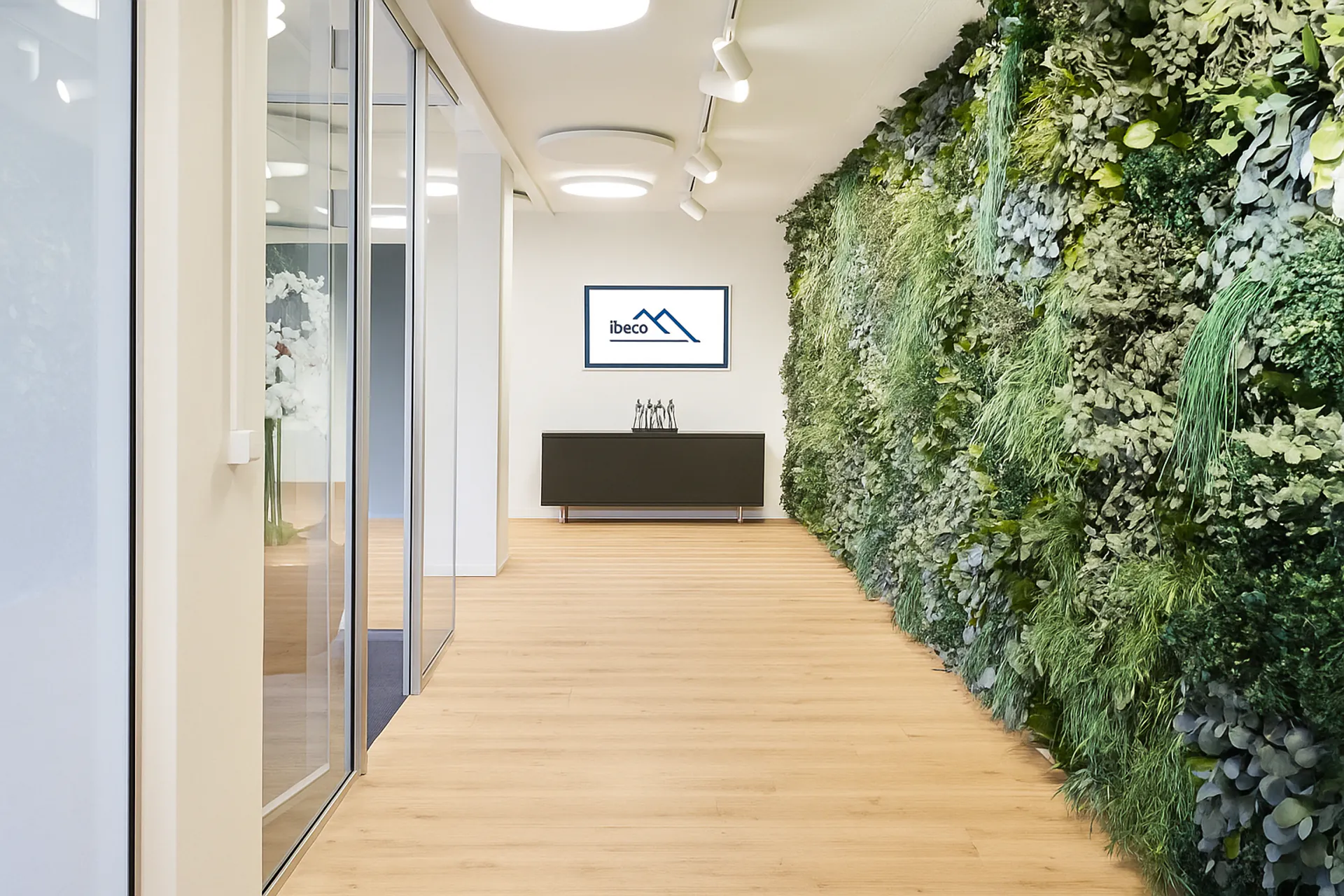 Moss wall in the office reception area — Wall greenery by MOOSMOOS