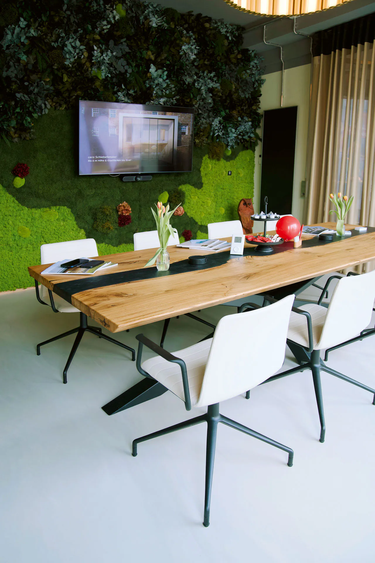 Moss wall · Meeting room