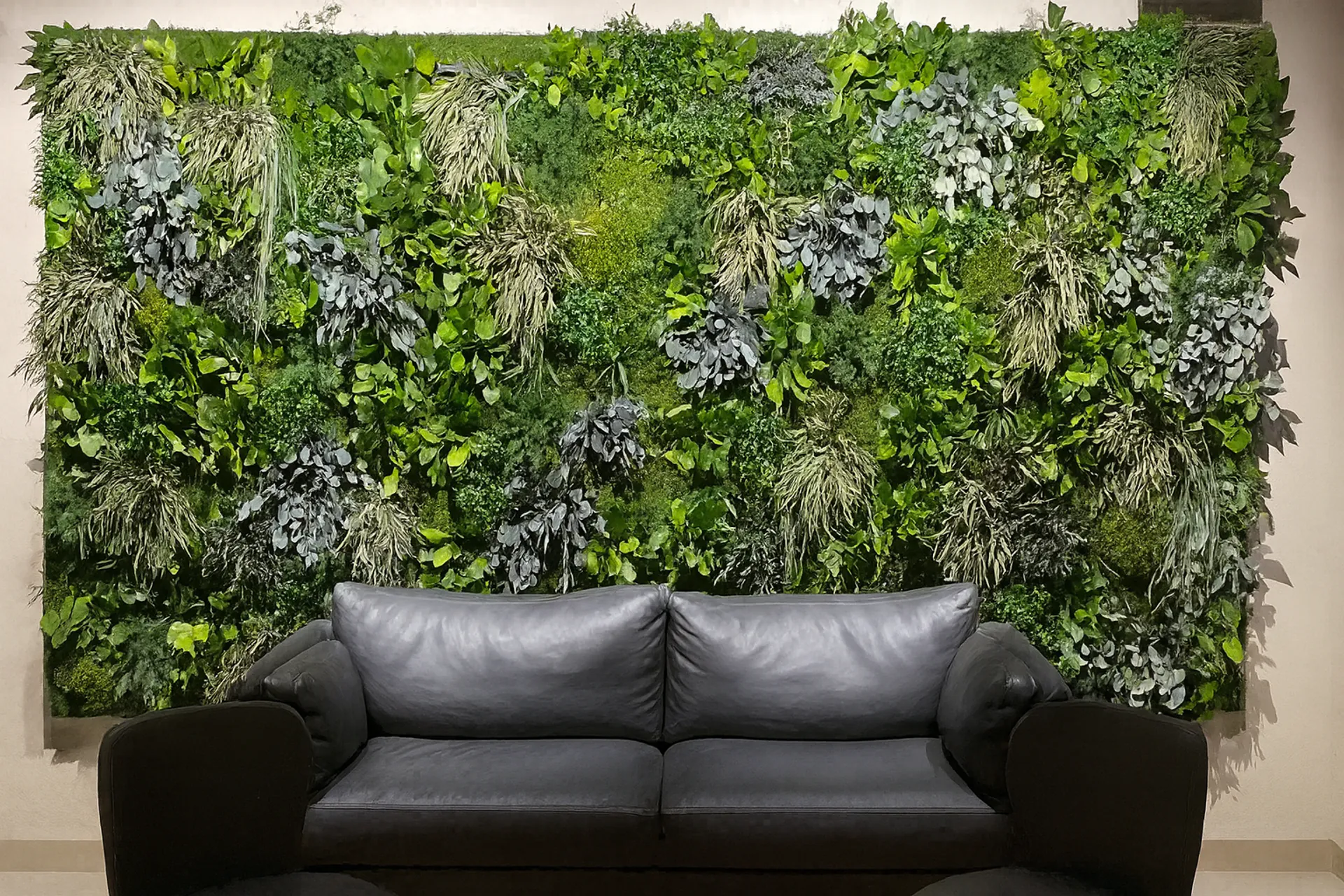 Moss wall Modern Lounge with Sofa — Wall greenery by MOOSMOOS