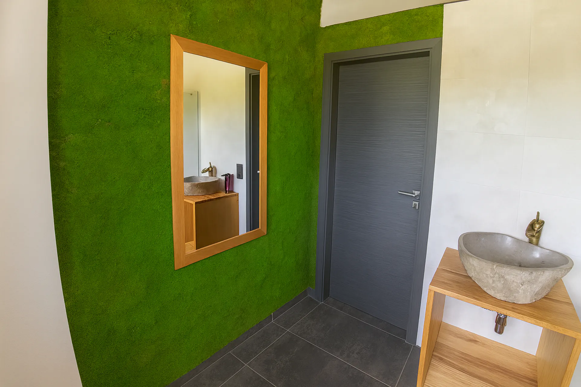 Moss wall in a modern surgery reception area — Wall greenery by MOOSMOOS
