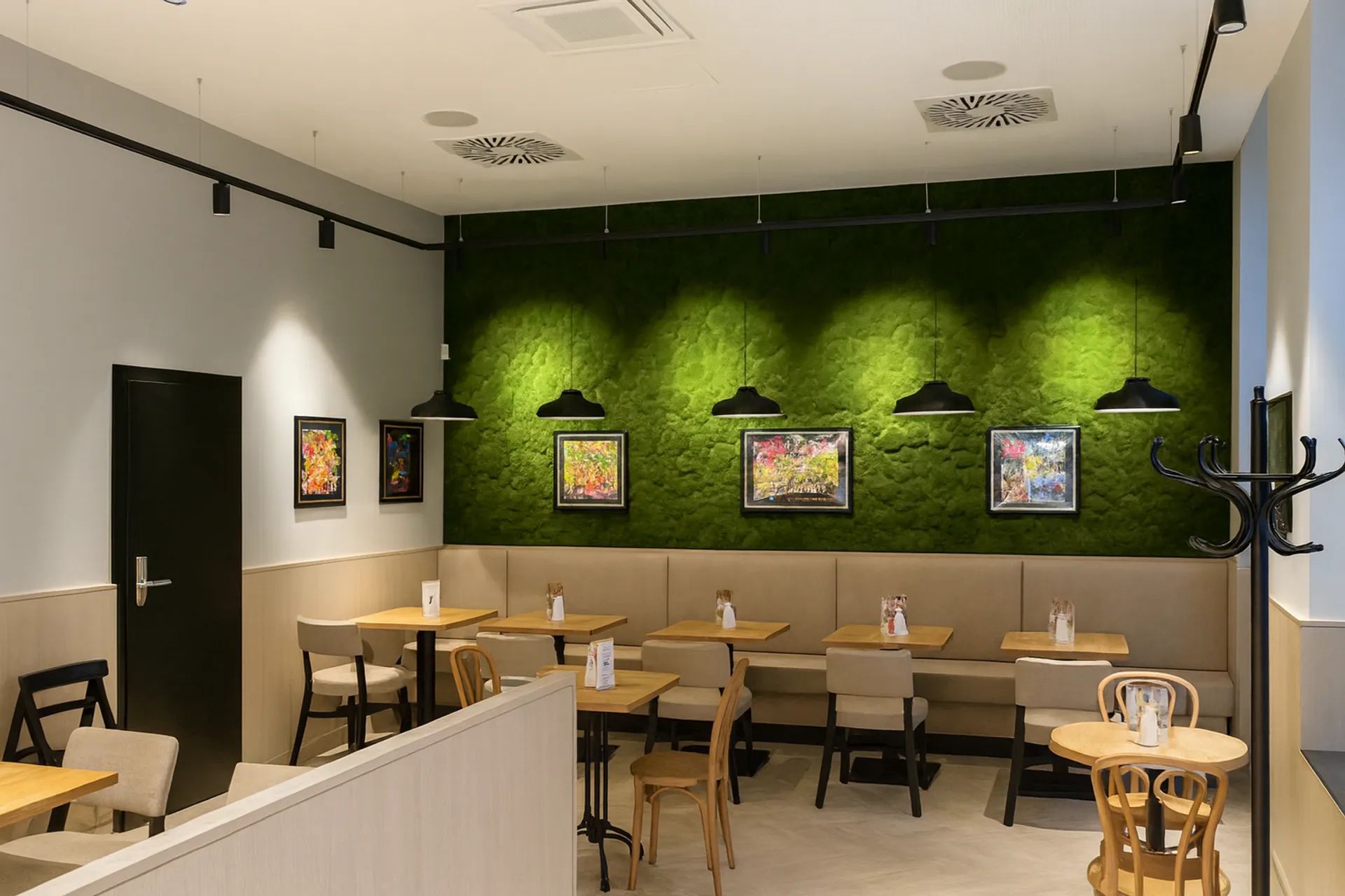 Moss wall Restaurant: Modern Gastronomy — Wall greenery by MOOSMOOS