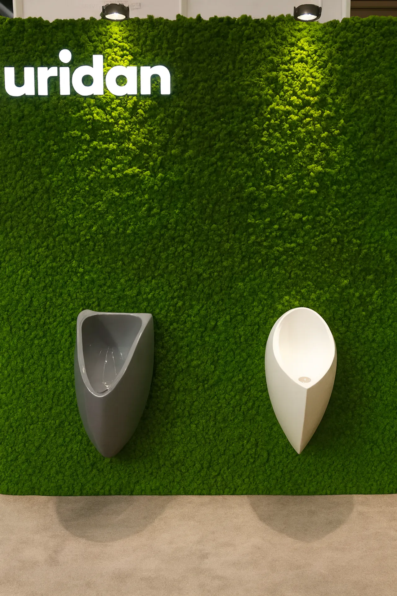 Uridan Showroom Wall-mounted Urinals — Moss walls and Wall greenery by MOOSMOOS