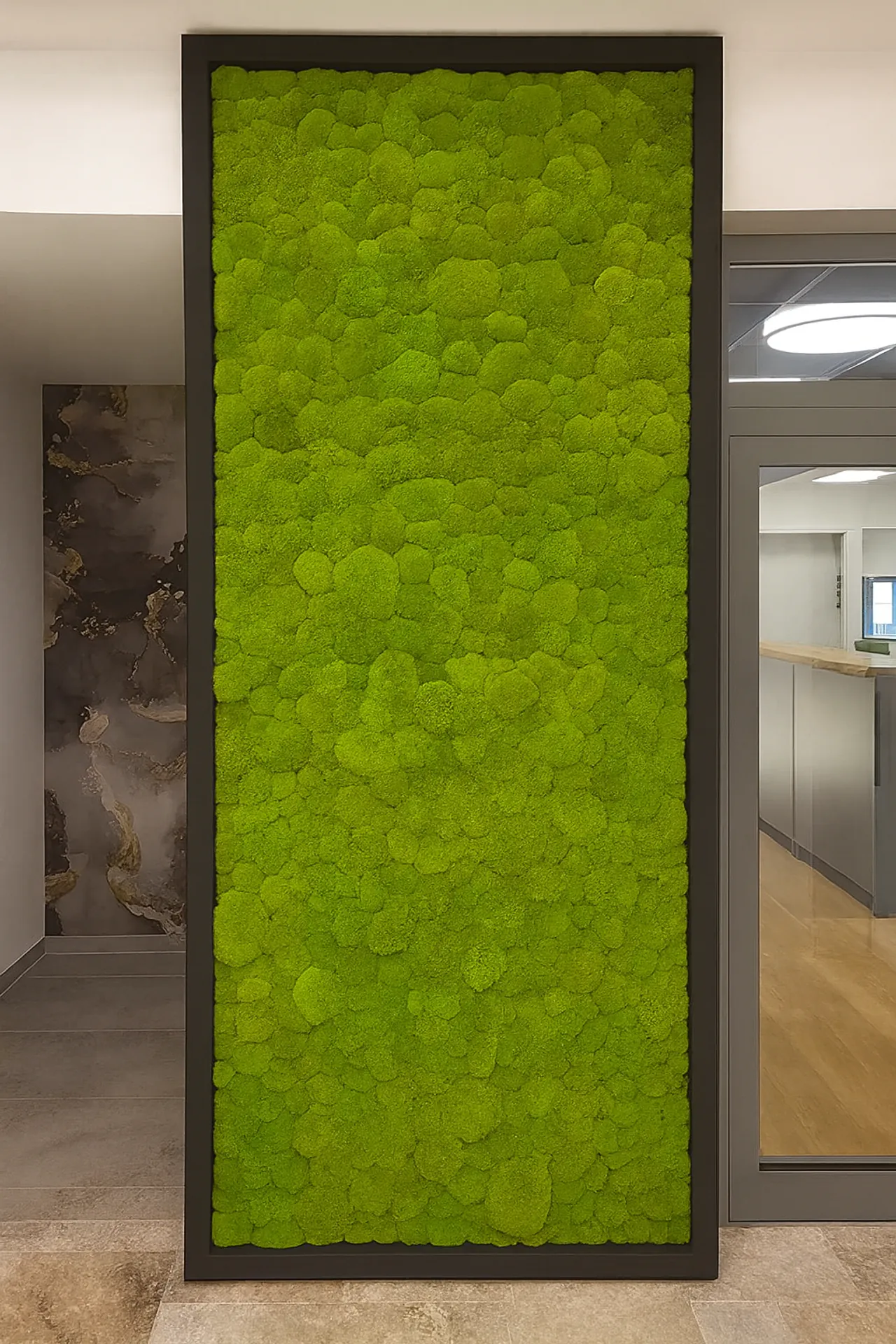 Pole Moss & Bun Moss wall in an office — Wall greenery by MOOSMOOS