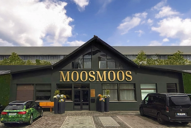 The Head showroom at the MOOSMOOS manufactory in Oppach, with its jungle ceiling and Moss walls