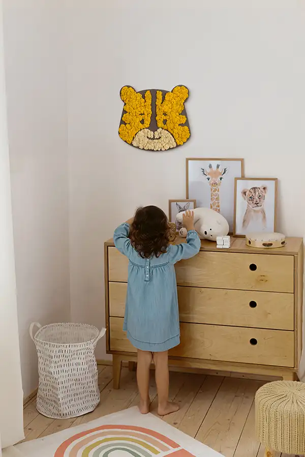 Tiermotiv Tiger als Bild aus Moos, perfekte nachhaltige Wanddekoration fürs Kinderzimmer.